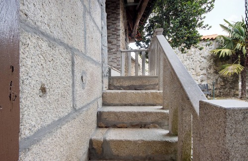Armamar Apartment | Room 'Quarto 4 - Gojim Casa Rural' with Mountain View, Wi-Fi and Air Conditioning
