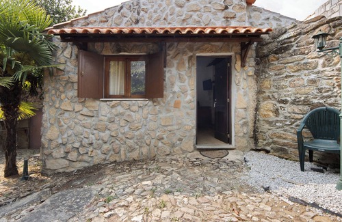 Armamar Apartment | Room 'Quarto 6 - Gojim Casa Rural' with Mountain View, Wi-Fi and Air Conditioning