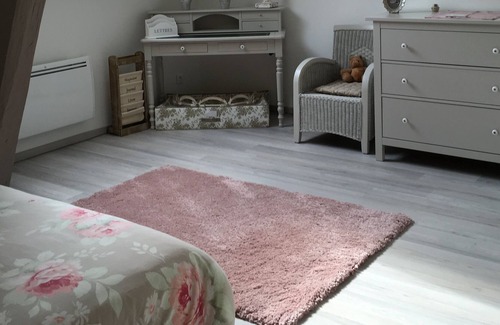 Villechetif House | ROOM ROSE + BATHROOM