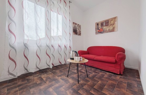 Alzate Brianza Apartment | Room 'Rossa' with Shared Terrace and Wi-Fi