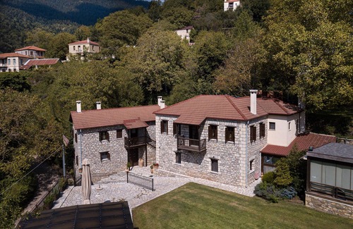 Potamia Apartment | Room 'Standard Family -Xrysopeleia' with Mountain View, Private Terrace and Wi-Fi
