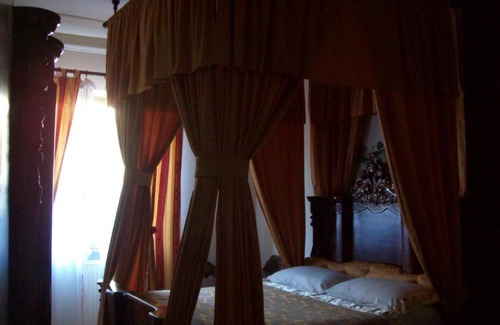Rocchetta di Vara Villa | Room 'Stanza Degli Gnomi' with Shared Garden and Wi-Fi