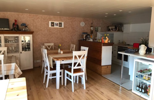 Schafflund Apartment | Room 'Storchennest' with Shared Terrace, Shared Garden and Wi-Fi