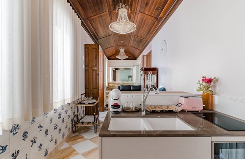 Ronfe Apartment | Room 'Suite Deluxe' with Private Garden, Wi-Fi and Air Conditioning