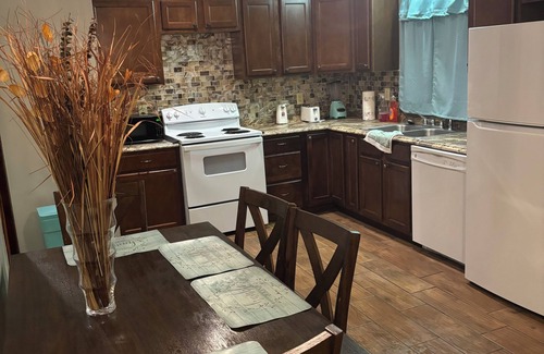 Disputanta House | Room with a Full Bed in a quiet neighborhood. I-95, VSU, Fort Gregg Adams near