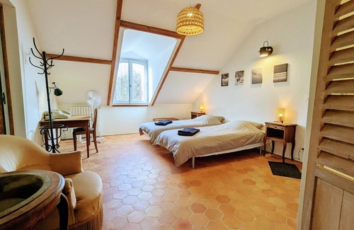 Rosnay Bed & Breakfast | Room with heated pool in Brenne Regional Park