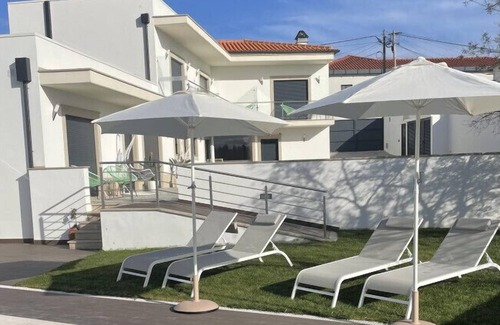Penacova House | Room with nature motive and pool
