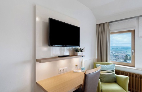 Hallwangen Apartment | Room 'Zimmer 5 Panoramablick' with Shared Terrace, Shared Garden and Wi-Fi