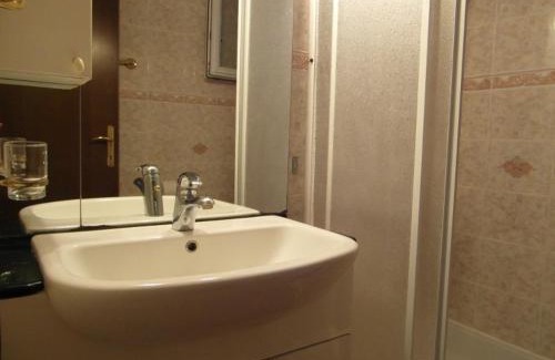 Cove Tri Zala (Zrnovo) Apartment | Rooms Keti - Blue room