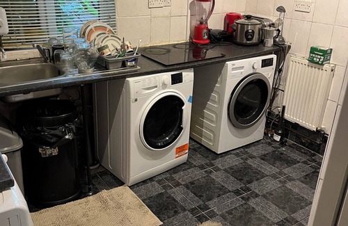 Birmingham House | Rooms near stadium park’s hospital and university