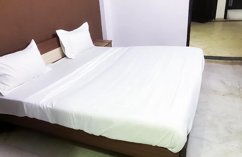 Indirapuram Hotel | Roomshala 115 Satguru Residency - Indrapuram
