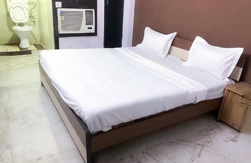 Indirapuram Hotel | Roomshala 115 Satguru Residency - Indrapuram