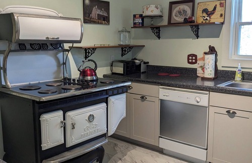 Dryden House | Roomy 1896 Victorian Farmhouse Farm Stay in Lee Virginia