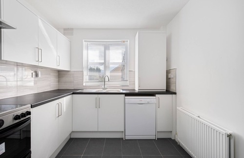 Hale Apartment | Roomy 3 bedroom house, 2 baths Mill Hill