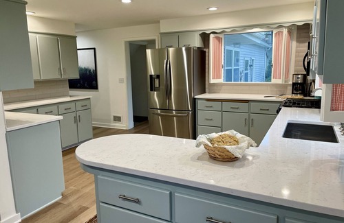 Kewaunee House | Roomy Quiet Home Overlooking Lake Michigan