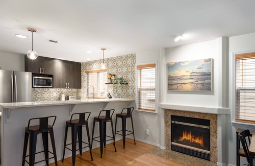 Roosevelt House | Roosevelt Townhome | Greenlake | UW | Lt Rail | Relax Unwind Recharge