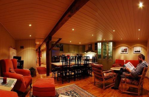 Henningsvaer Apartment | Rorbu Suite with sauna and steam. Henningsvær