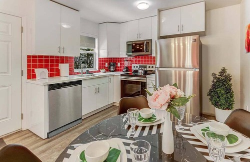 Highland Garden Apartment | Rosa: Casita Near Beach & Gym Access
