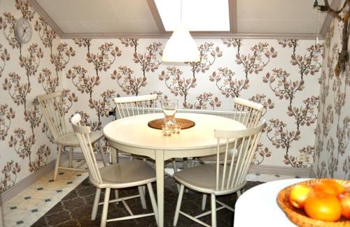 Stollet Apartment | Rosa Huset Osebol