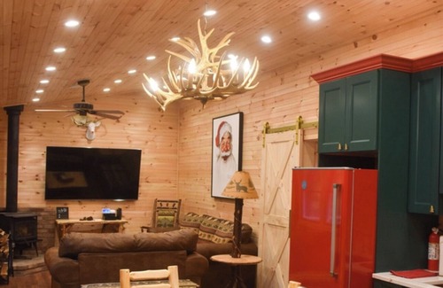 Roscoe House | Roscoe Christmas Cabin on the Beaverkill River with private river access !