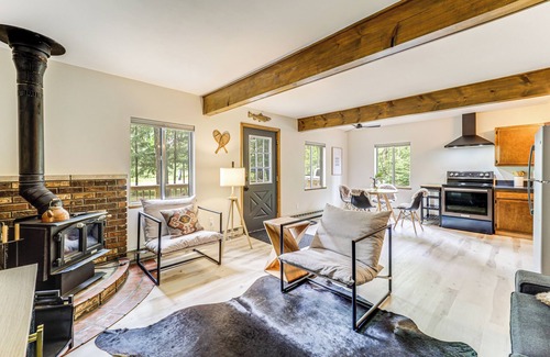 Higgins Lake Cabin | Roscommon Chalet w/Hot Tub Near Higgins Lake!