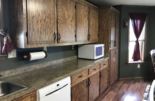 Cape Vincent House | Rose Cottage family home - year round - ADA friendlynn