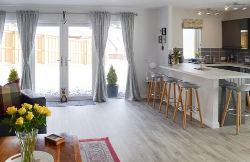 Dingwall House | Rose Cottage