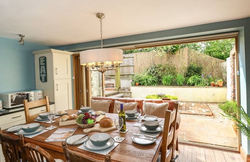 Osmington Mills Cottage | ROSE COTTAGE, pet friendly, character holiday cottage in Preston
