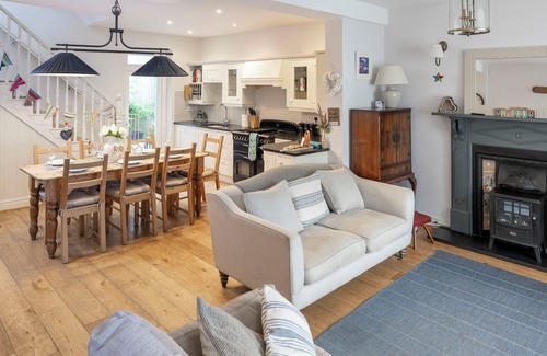 St Dogmaels Cottage | ROSE COTTAGE, pet friendly, character holiday cottage in St Dogmaels