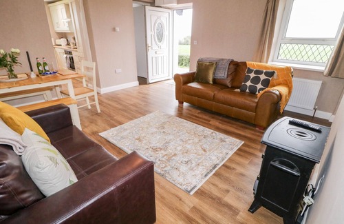 Omagh Cottage | ROSE COTTAGE, pet friendly, with a garden in Omagh