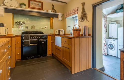 Bretforton Cottage | Rose Cottage - sleeps 5 guests in 3 bedrooms