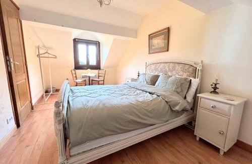 Le Mesnil-Gilbert House | Rose Cottage with seasonal Swimming Pool