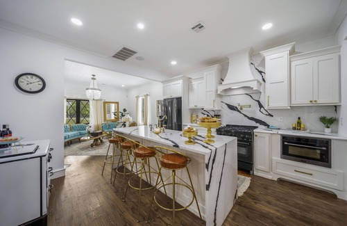 Rose District House | Rose District- Historical home away from home