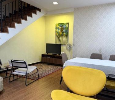 Sekudai House | Rose & Ross Homestay Taman Mutiara Rini