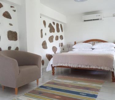 Mare Anglaise Apartment | Rose Self Catering