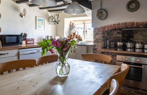 Malborough Cottage | ROSE THATCH, romantic, character holiday cottage in Malborough