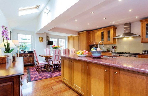 Earlsfield House | Rose-Tinted Charm, by Veeve