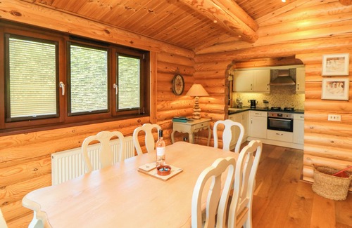 Carlton-in-Cleveland Cottage | ROSEBERRY LODGE 3, family friendly, with hot tub in Stokesley