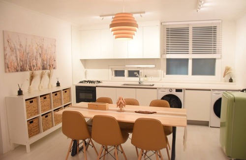Seo-Gu House | RoseBrickHouse/5mins to Terminal, Metro/Books/Cozy/8ppl/City Centre/