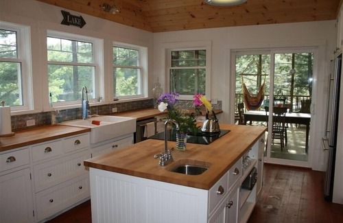 Val-des-Monts Cottage | Rosehill Cottage - a jewel on the Lake