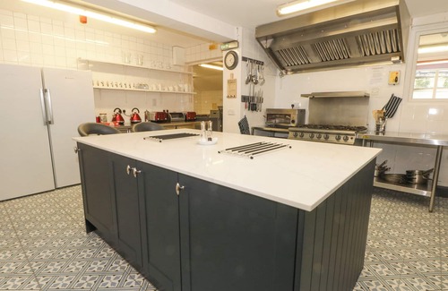 Market Drayton Cottage | ROSEHILL MANOR, family friendly, with pool in Rosehill