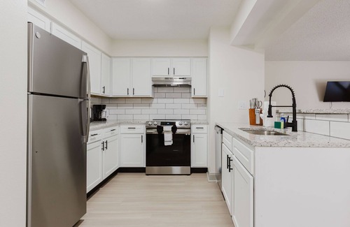 Lenexa Apartment | Rosehill Pointe 185 I Spacious 1 Bed 1 Bath