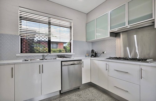 Bletchington House | Roselawn - Short Stroll to Botanic Gardens, Pets