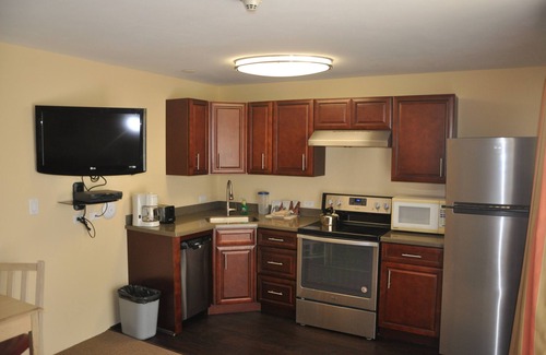 Pembroke Apartment | Rosemont Guest Suites