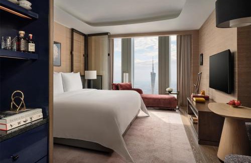Zhujiang New Town Hotel | Rosewood Guangzhou, enjoy free shuttle bus service between the hotel and the Canton Fair Complex during the Canton Fair