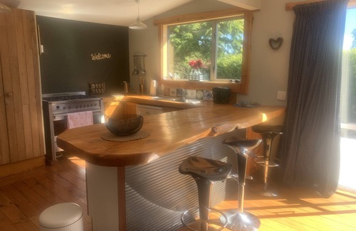 Rangataua House | Rosewood Hideaway, peaceful, sunny & memorable