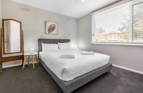 Windsor Apartment | Rosewood Lodge - Cottage Charm off High Street