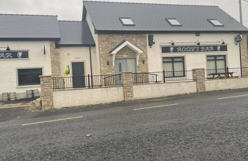 Drumkeen Apartment | Rosie's Bar Apartment -