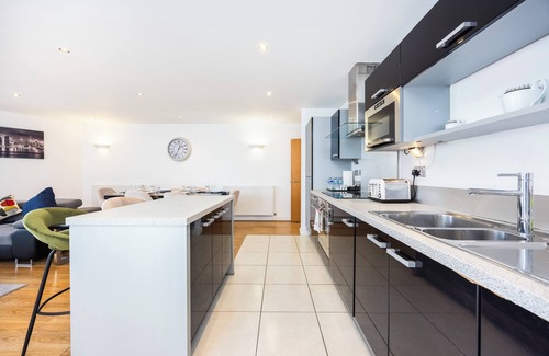 Canning Town South Apartment | Ross Corner 3 Bed Executive Apartment at ExCel