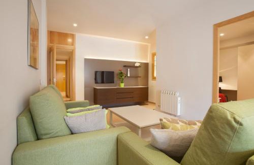 El Camp de l'Arpa del Clot Apartment | Rosselló Apartment